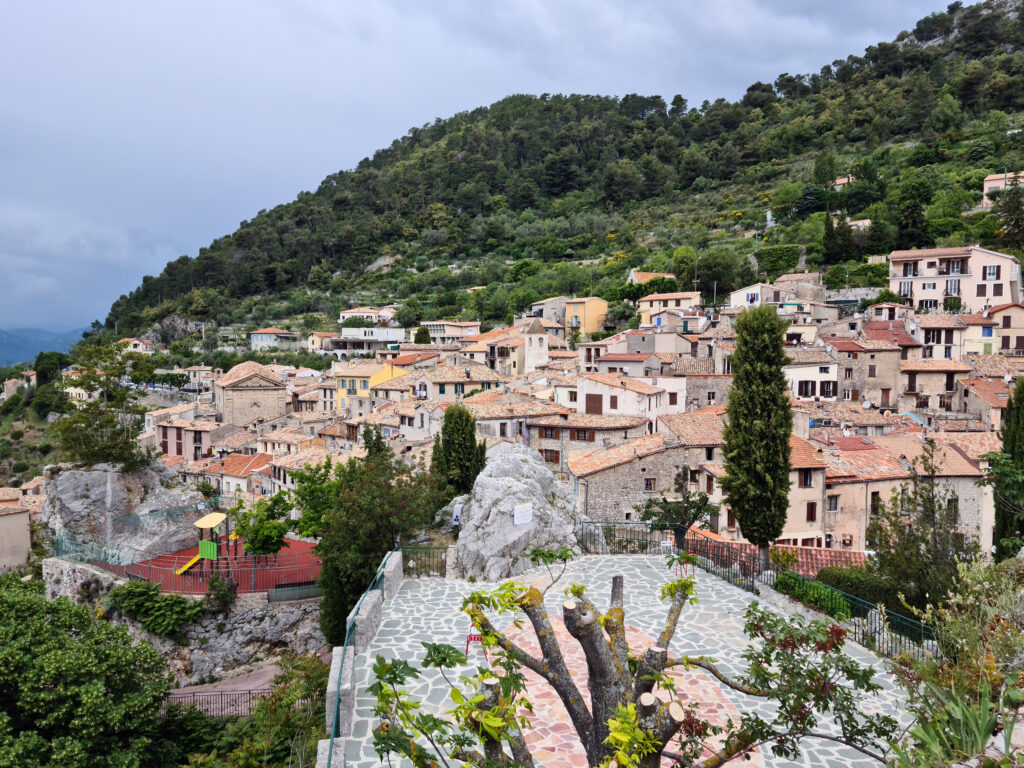 Vue sur le village de Peille