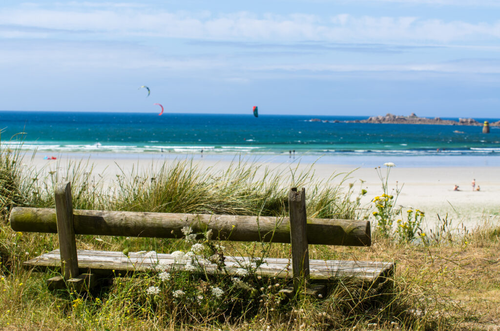 Banc devant la plage de Plouecat