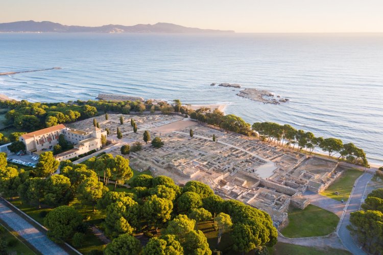 Ville de l'Escala et ses Ruines d'Empuries. Rafa Pérez. - © PTCBG