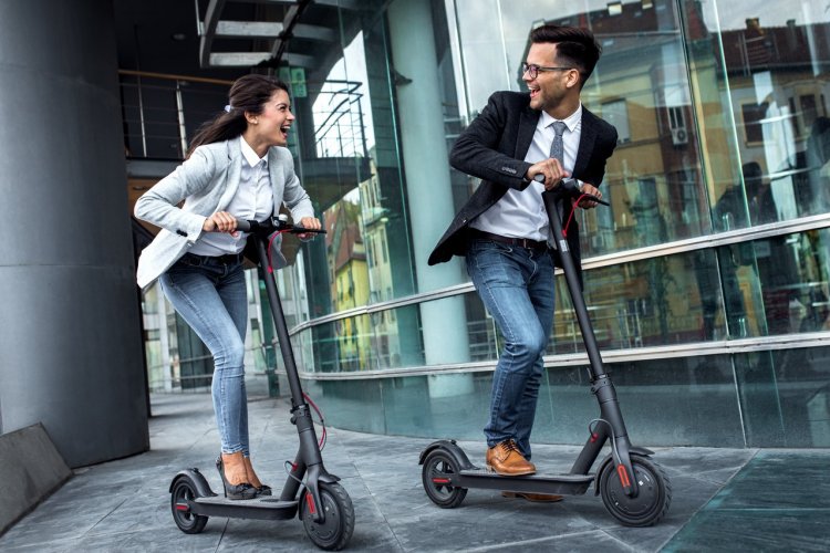 top 5 des meilleures trottinettes électriques - © shutterstock-Zoran Zeremski