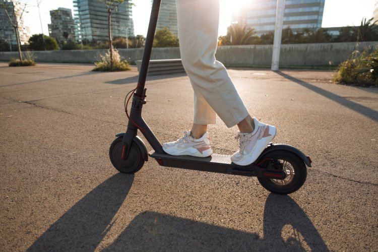 Guide d’achat trottinette électrique - © shutterstock-Alan and Tomasz