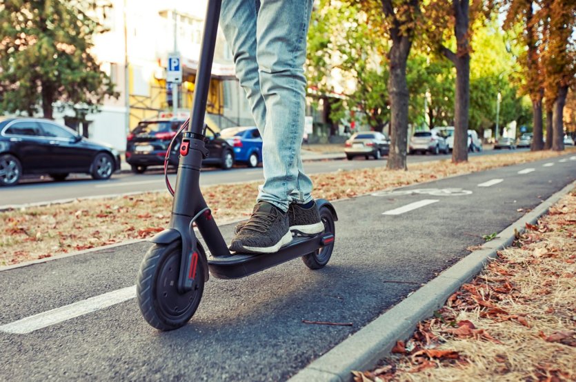 Trottinette électrique Xiaomi M365 Mi - © shutterstock-Skylines