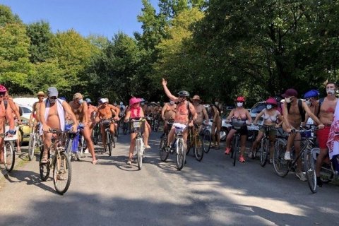 Manifestation cyclonudiste annulée à Paris : la FFN en colère !