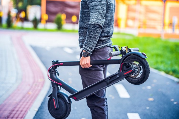 trottinette-electrique-Xiaomi - © (c)Alexander Uhrin - shutterstock
