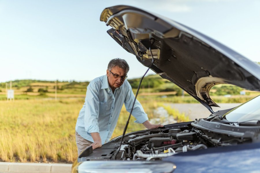 Panne de voiture sur la route des vacances : comment limiter les frais supplémentaires ?