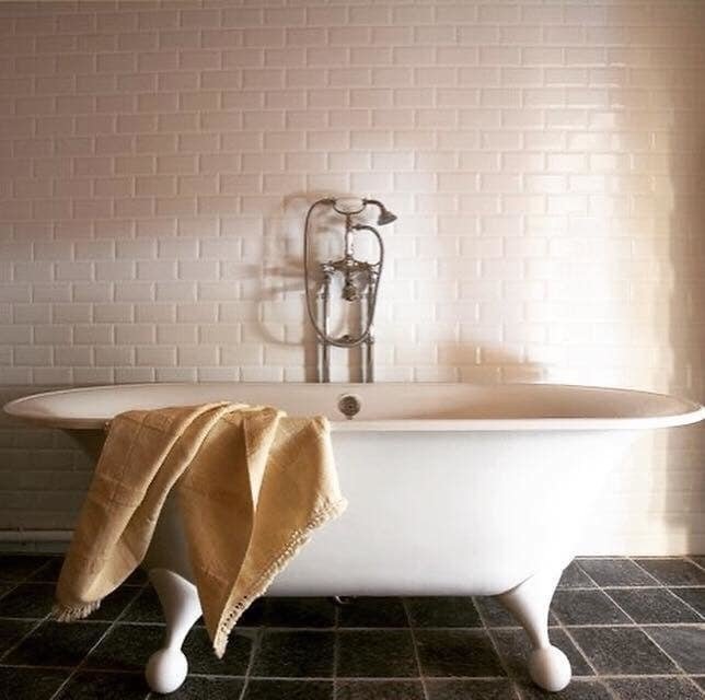 Dans l'une des chambres de l'hôtel. - © HOSTELLERIE DU CIGALOU