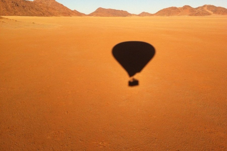 Vol au dessus d'un.....désert du Namib !