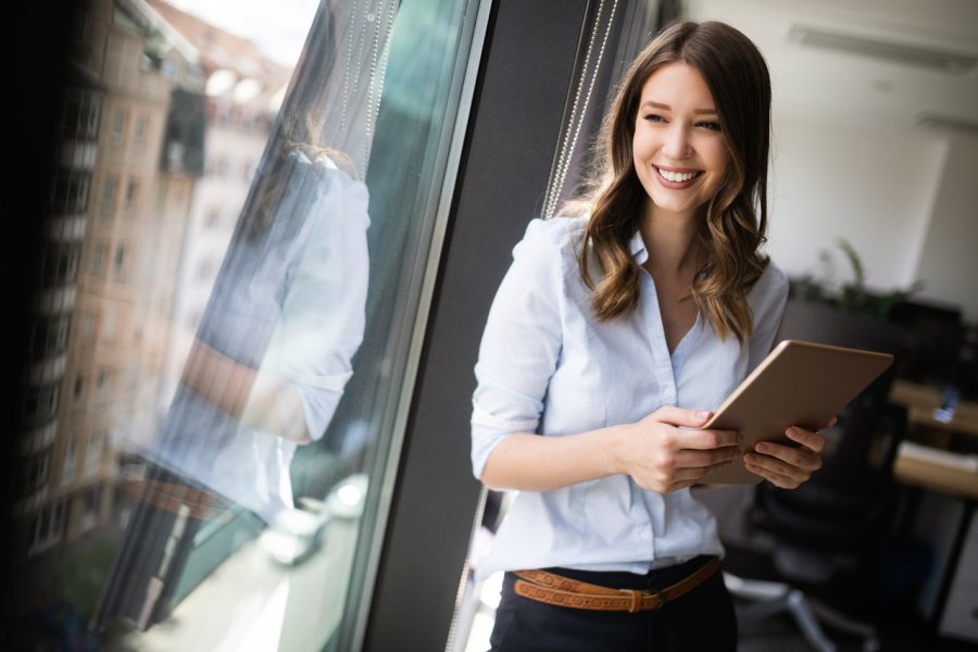 Voyager et travailler : pourquoi souscrire une assurance santé digital nomad ?