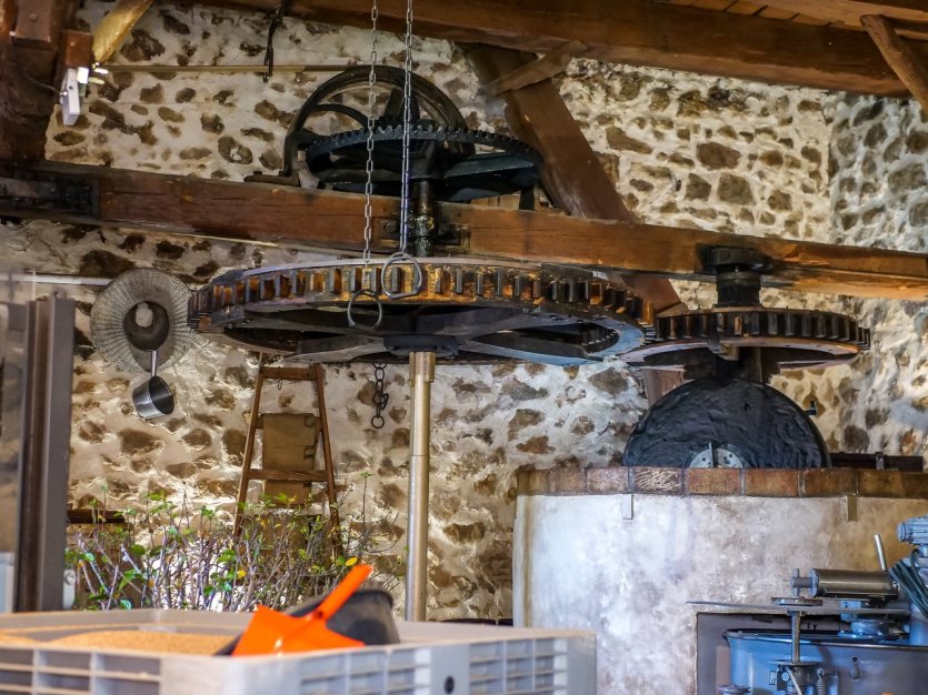 - © VIEUX MOULIN À HUILE DU PARTEGAL