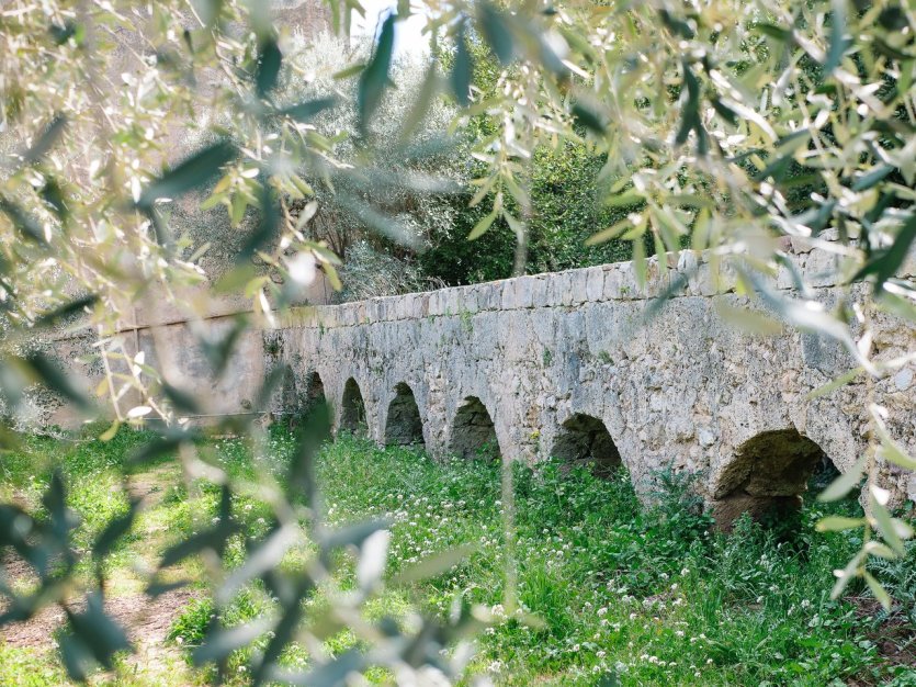 - © VIEUX MOULIN À HUILE DU PARTEGAL