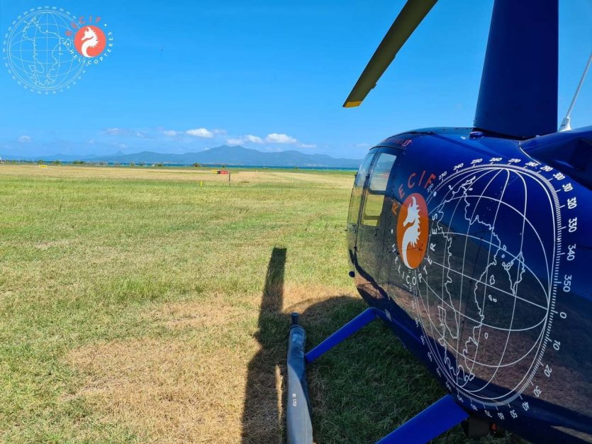 Les vols seront effectués avec un hélicoptère neuf de type Robinson R44. - © Recif Helicopteres