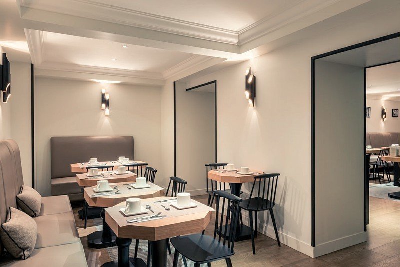 Salle de petit déjeuner à l'hôtel Mercure Paris Arc de Triomphe Wagram - © DR