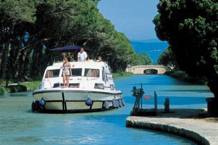 Slow tourisme : Top 5 des destinations où effectuer une croisière fluviale sans permis en 2025