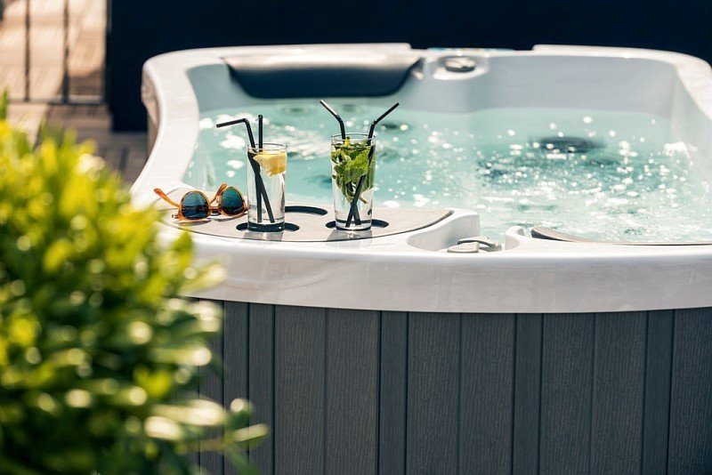 Jacuzzi à l'hôtel Mercure Nice Centre Notre-Dame - © DR