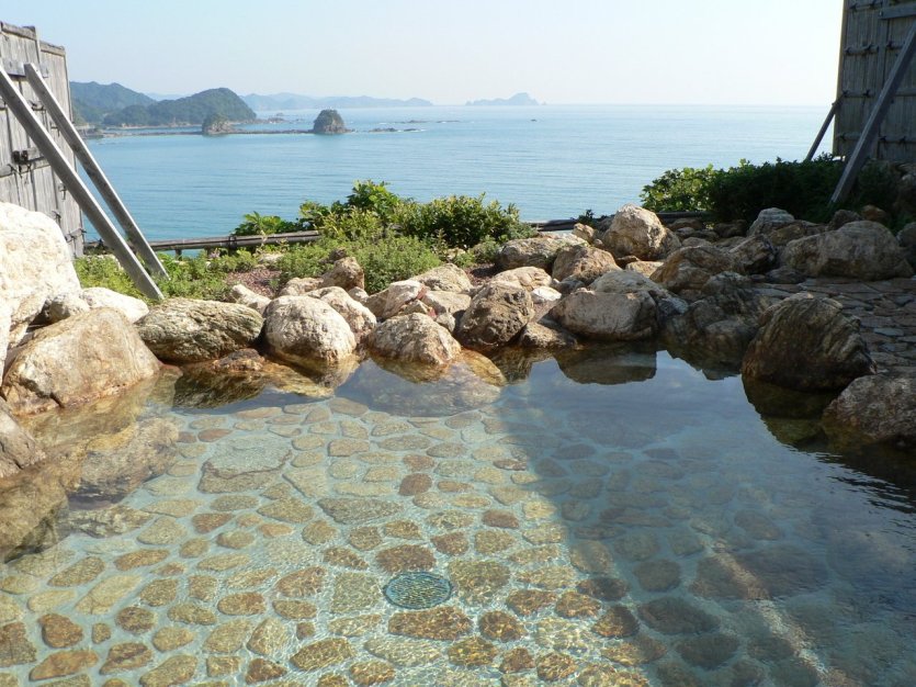 Hôtel Kuroshiohonjin - Onsen avec vue sur l'océan - © Nakatosa