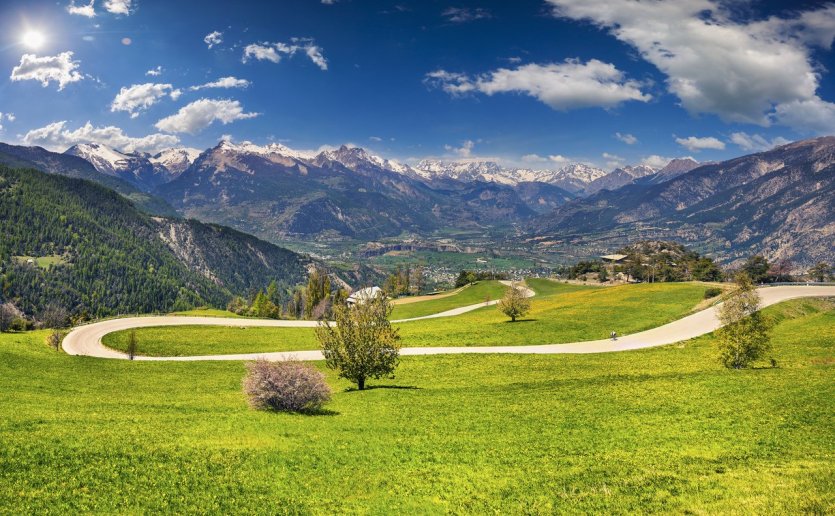 Le col de Vars sur la route des Grandes Alpes. - © Andrew_Mayovskyy - iStockphoto.com