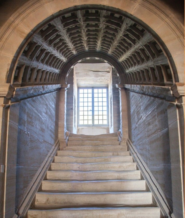 - © Les Estivales du Château de Sade