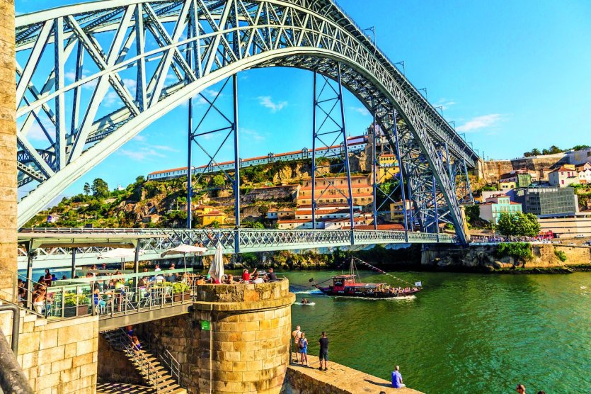 Pont Dom Luis I, Porto, Portugal - © Henrique NDR Martins - iStockPhoto.com