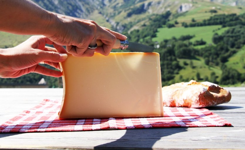 Dégustation de beaufort - © © page frederique - Shutterstock.com