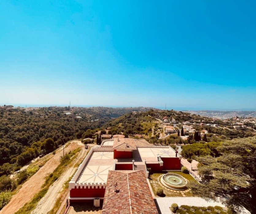Vue aérienne du château de Crémat - © Isabelle DREZEN
