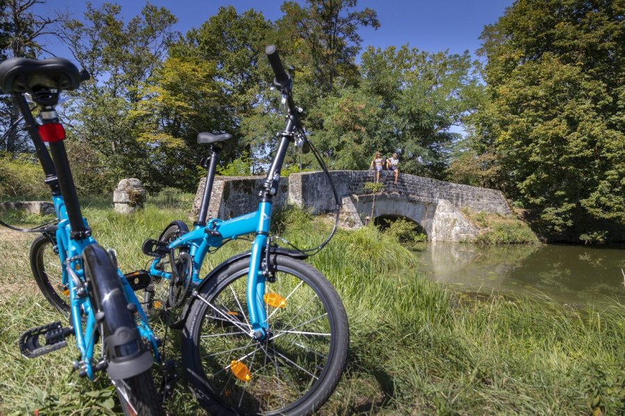 Canal du centre à vélo