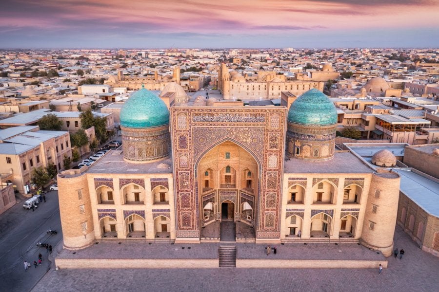 Madrasa Abdul Aziz Khan à  Boukhara.