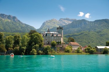 Annecy, riche patrimoine et carnaval au bord du lac - © Maximastudio - iStockphoto
