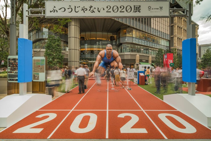 Statue d'athlétisme géante