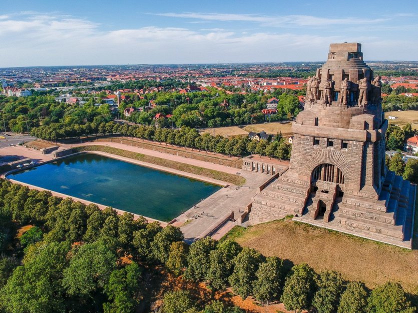 - © Adam Kumiszcza-leipzig travel