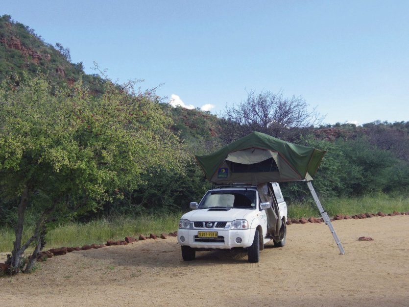 4x4 avec tente sur toit - © Camille ESMIEU