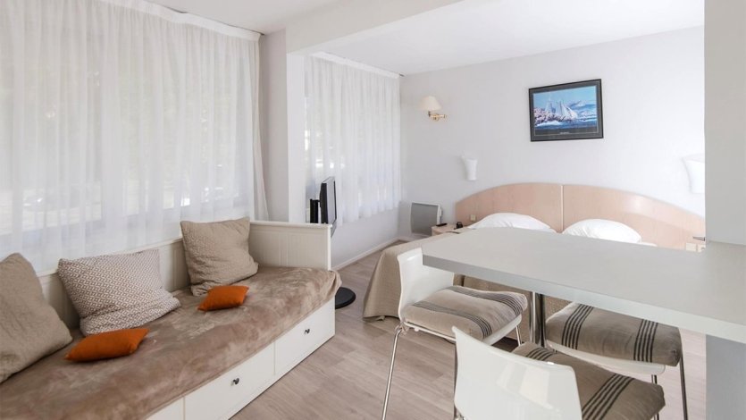 - © Cit'Hotel