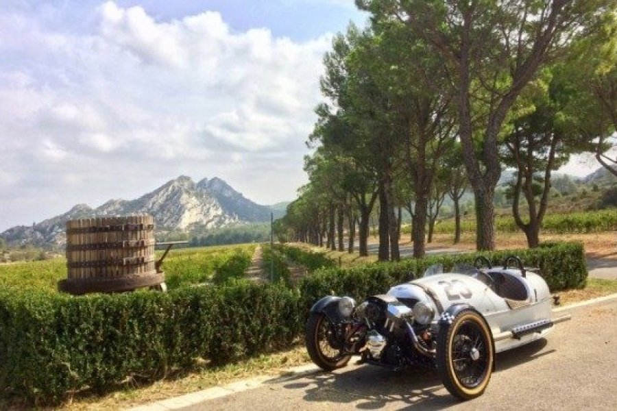 Un rallye auto pour découvrir les coulisses de l'AOP Les Baux-de-Provence