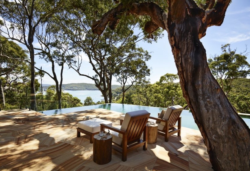 - © PRETTY BEACH HOUSE