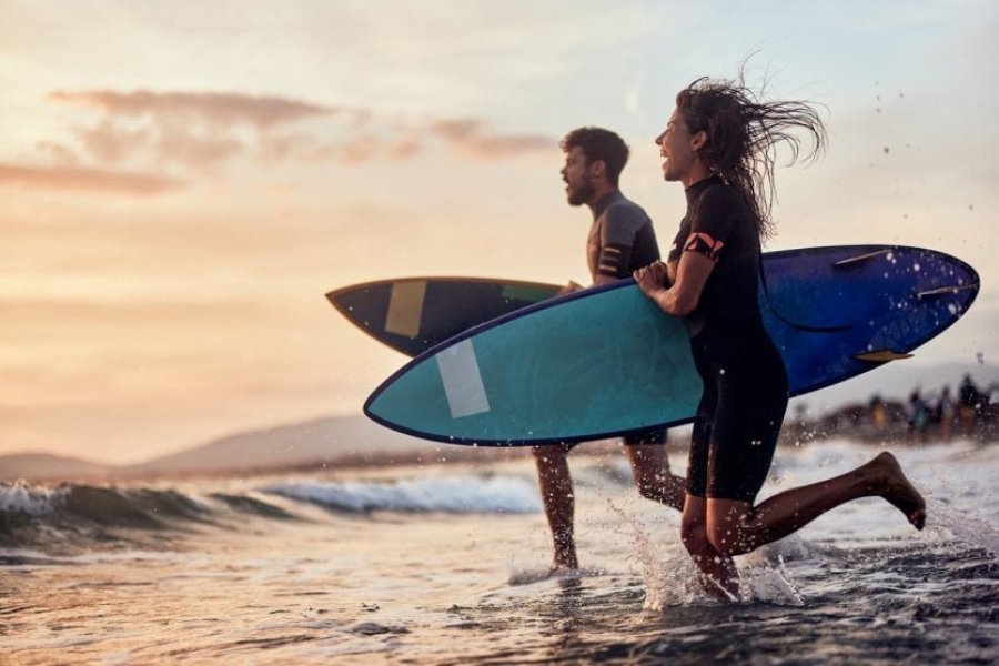 Où surfer en hiver ? Top 10 des destinations en 2024