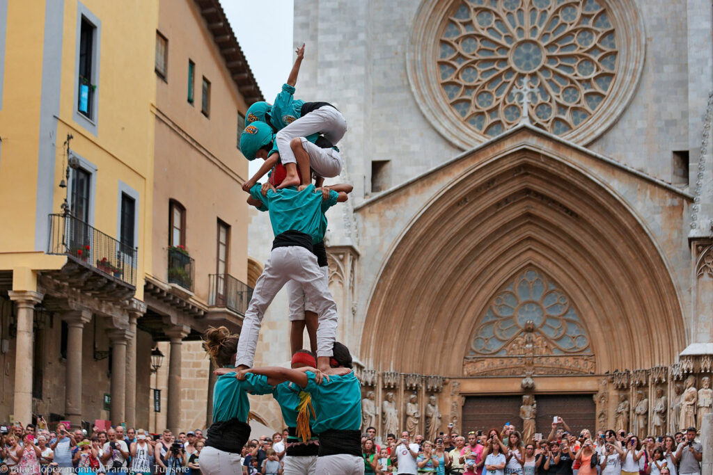 Castells (Tours humaines) à la cathédrale de Tarragone