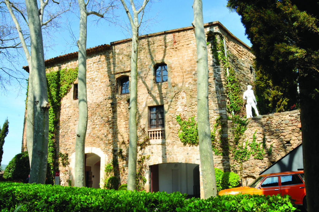 Façade du château de Gala Dalí à Púbol