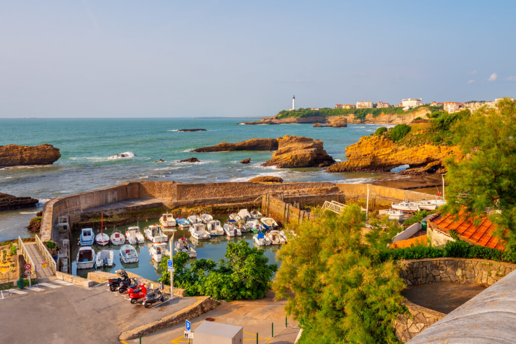 Bateaux dans le port de Biarritz 