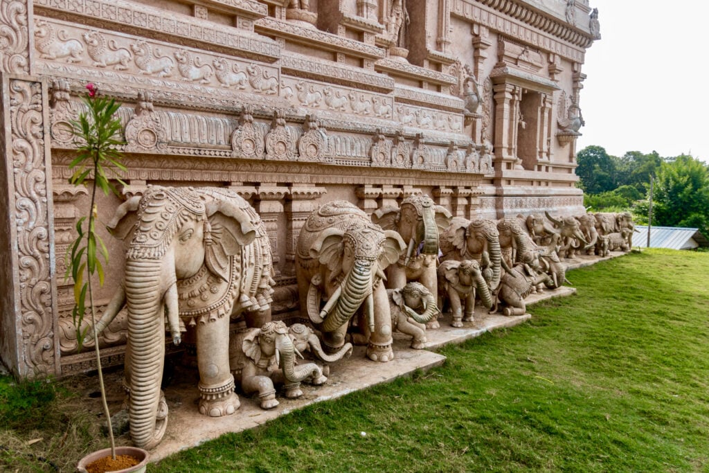 Statues du temple Sri Shakti à Kuala Selangor