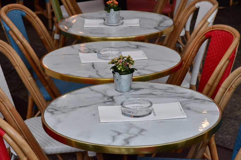 Table dans Deauville
