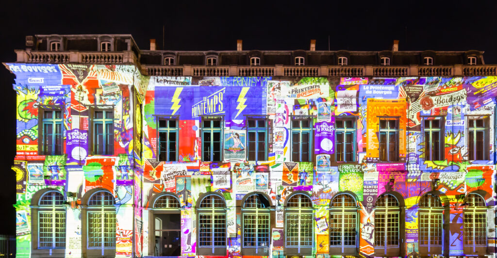 Spectacle son et lumière "Les Nuits Lumières" du 1 juillet au 31 août 2020 à Bourges, projeté sur l'ancien Archevêché