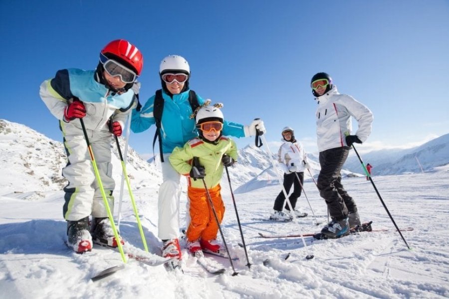 在阿尔卑斯山与家人一起去哪里低价滑雪？