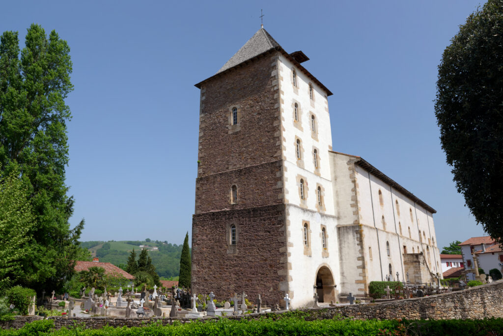 Église Saint-Martin dans le village de Sare