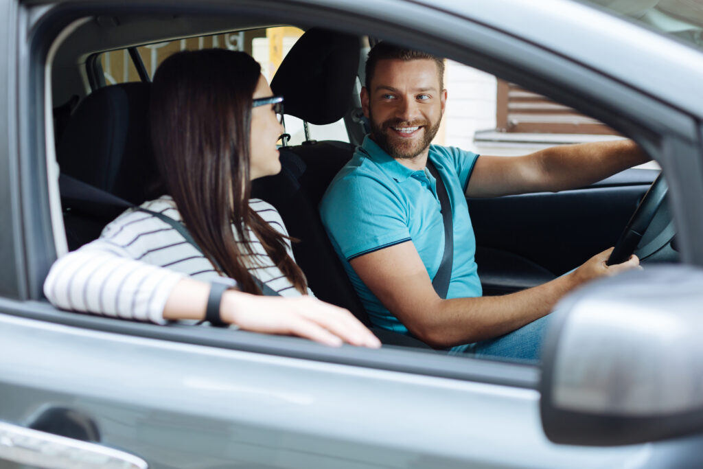 Personnes en voiture