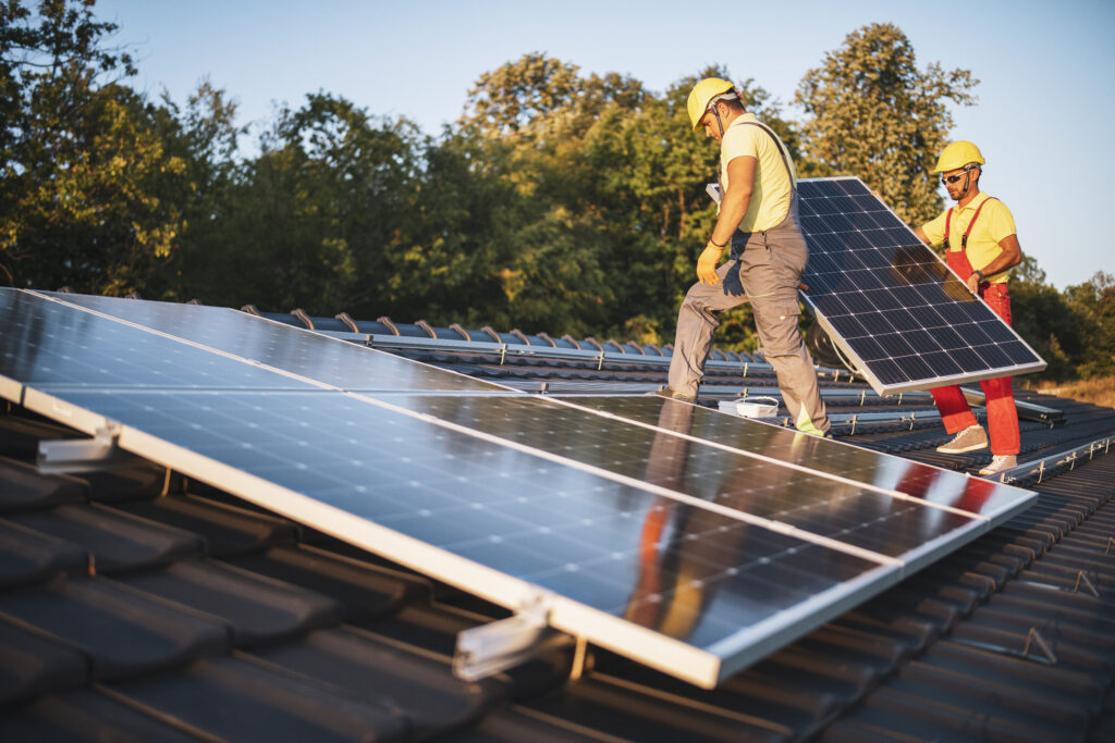 Faut-il installer plusieurs panneaux solaires sur votre camping