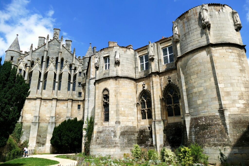 Façade arrière du palais des ducs d’Aquitaine à Poitiers