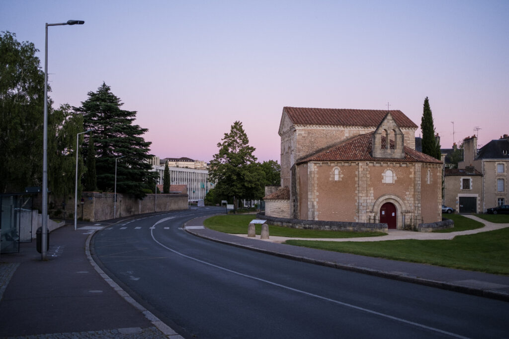 Le Baptistère Saint-Jean dans la ville de Poitiers 