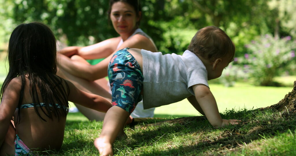 Enfant dans un espace vert