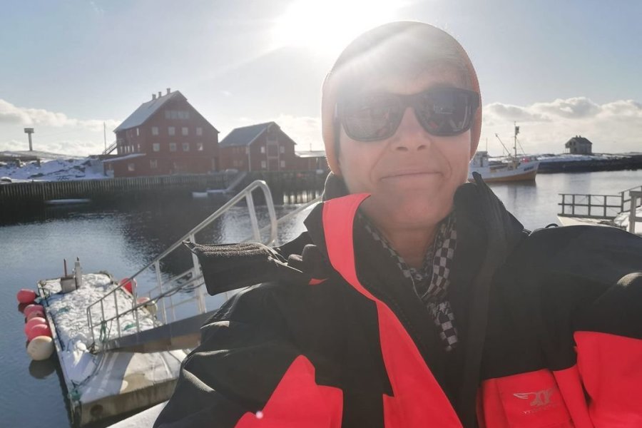 Marie Peyre sur l'ile de Røst dans les Lofoten durant un voyage de presse #ViaQuerinissima