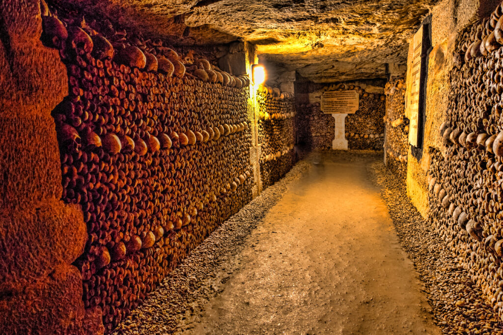 Les Catacombes de Paris, un des 15 lieux insolite en France
