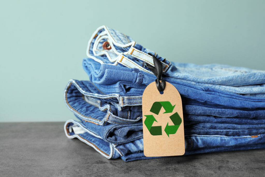 Jeans avec label recyclable 